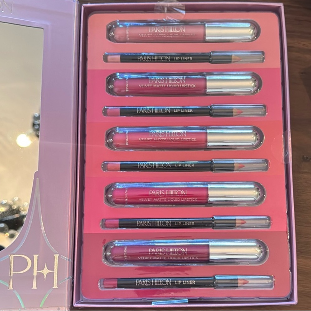 Low Start Paris Hilton Perfect Pout 10 piece Lipliner & matte liquid  Lipstick
